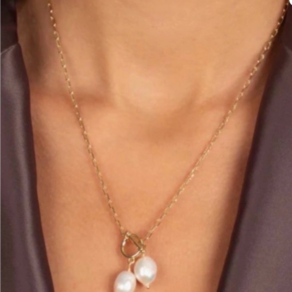 Eden Paperclip Baroque Pearl Toggle Necklace 
NWT Retail $94.00 - Picture 2 of 6
